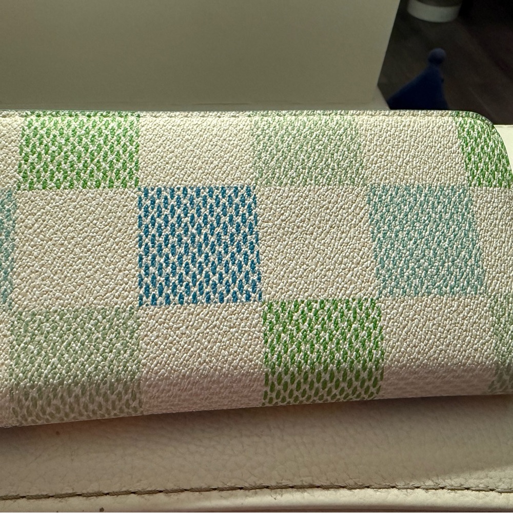 Women’s Zip-Around Wallet in Turquoise